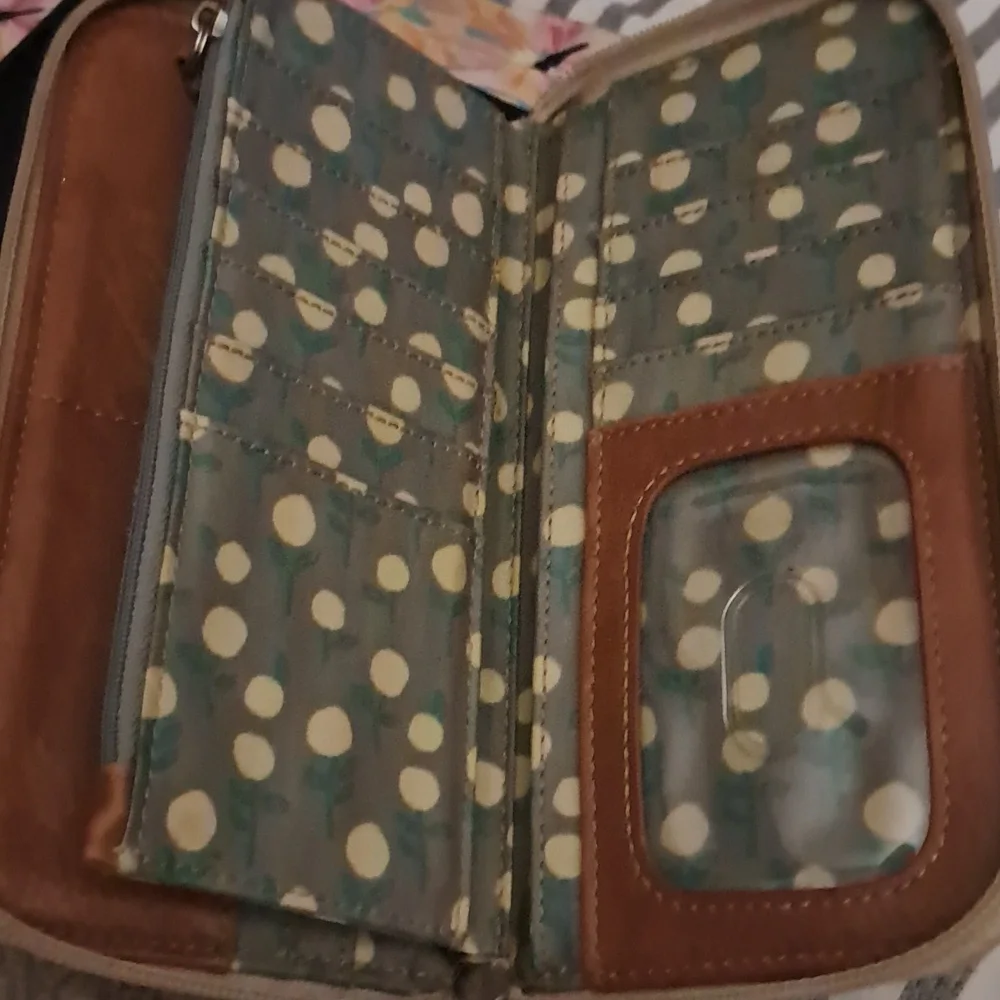 Colorful Fossil Wallet - Picture 6 of 7